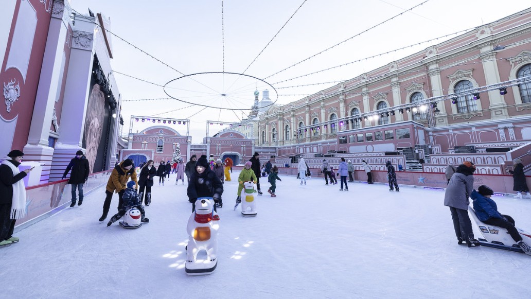 Сказка «Снегурочка», каток, Санкт-Петербург, Конюшенная площадь, фото