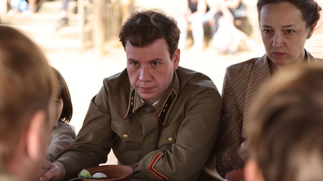 сериал Солдатская мать, Павел Комаров