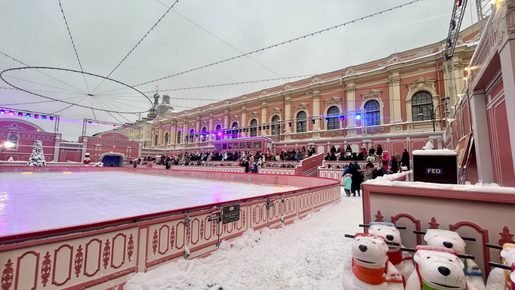 Сказка «Снегурочка», каток, Санкт-Петербург, Конюшенная площадь, фото