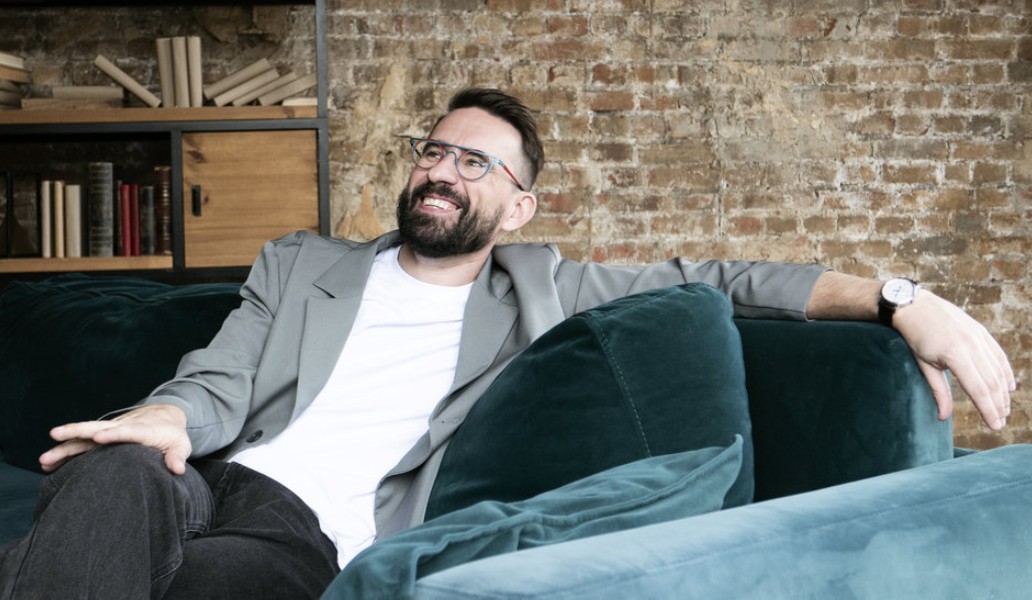 Генеральный продюсер кинокомпании Black Box Production, выпустившей сериал «Нам покер», Константин Маньковский