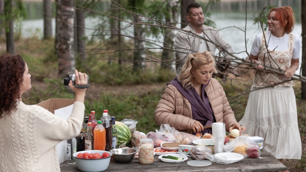 Сериал «Здесь все свои», фото