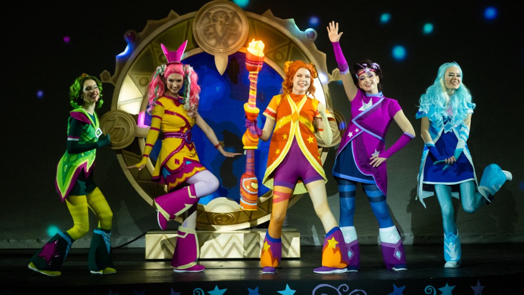 новогоднее шоу «История игрушек», фото