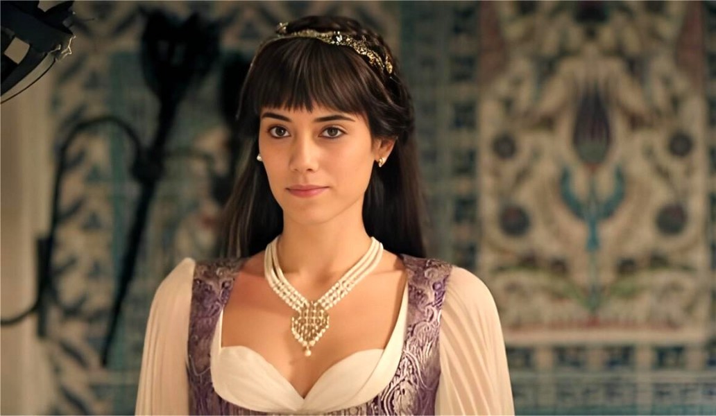 Cansu Dere