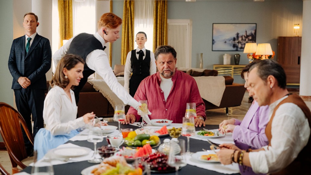 сериал «Бедные смеются, богатые плачут»