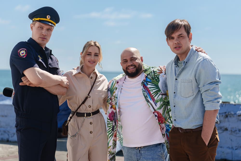 Названа дата премьеры: на СТС в сентябре стартует комедийный сериал «Солнце, море, два ствола»