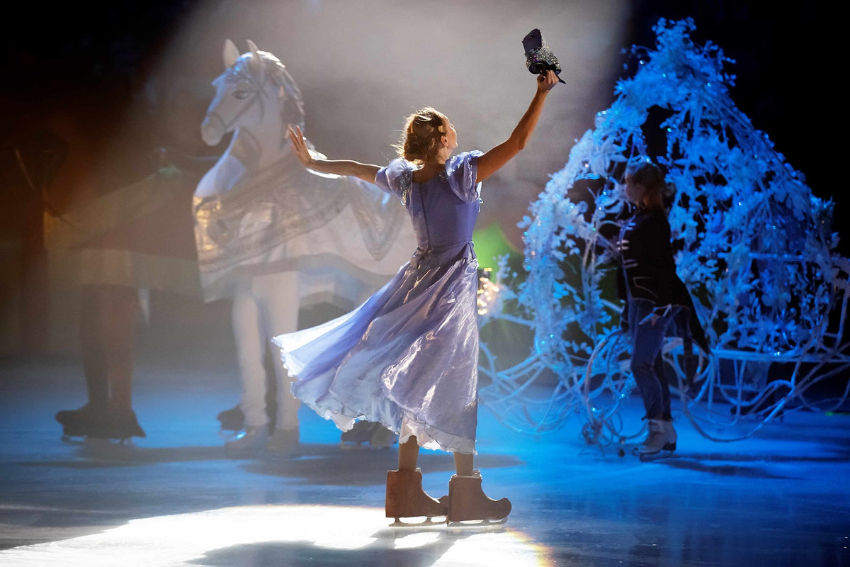 Губернаторская елка: в Санкт-Петербурге пройдут ледовые представления для детей «Золушка»