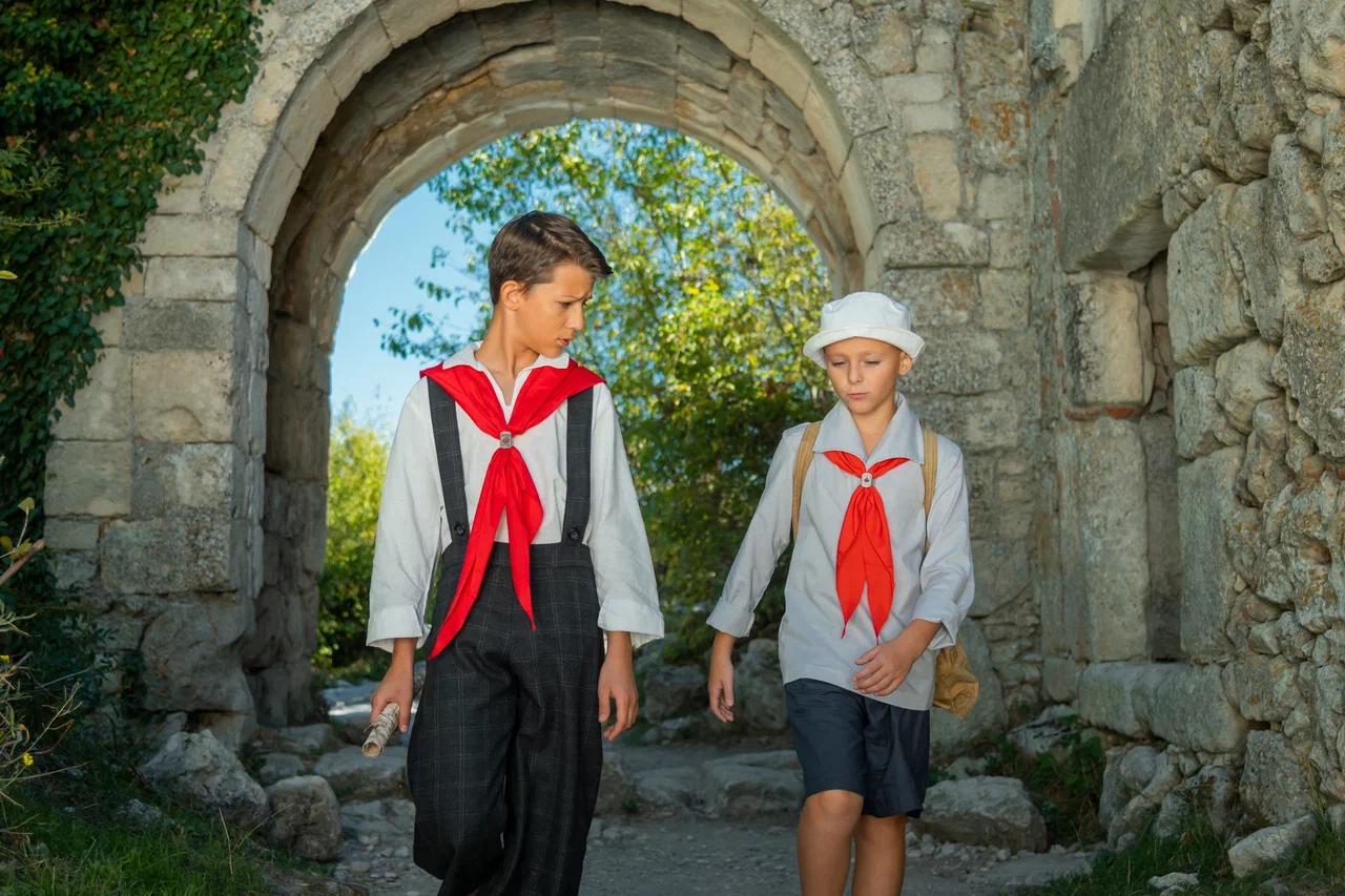 Отправиться в прошлое: появились новые фото со съемок приключенческого фильма «Артек. Большое путешествие: 1812»