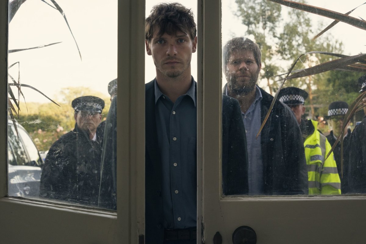 Новые сериалы и фильмы на Amediateka в мае: «Домина», «Проступки во Флэтбуше», «Осло»