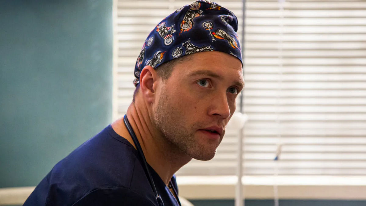 Детективы, мелодрамы, биографии: какие премьеры выйдут на каналах «Цифрового Телесемейства» в праздничные выходные