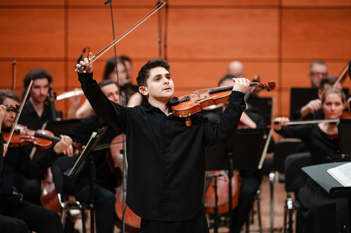 «Триколор» в прямом эфире покажет VIII Всероссийский конкурс молодых музыкантов «Созвездие» из Сириуса