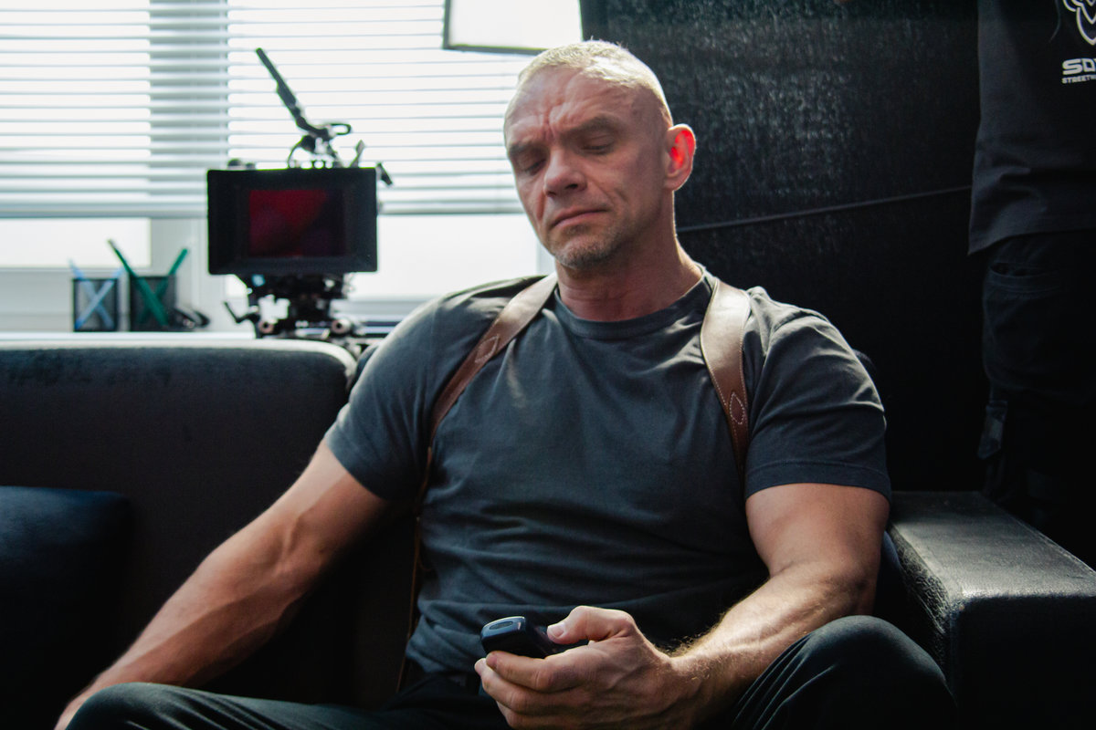 На ТНТ выходит премьера комедийного сериала «Нейровася» с Владимиром Епифанцевым