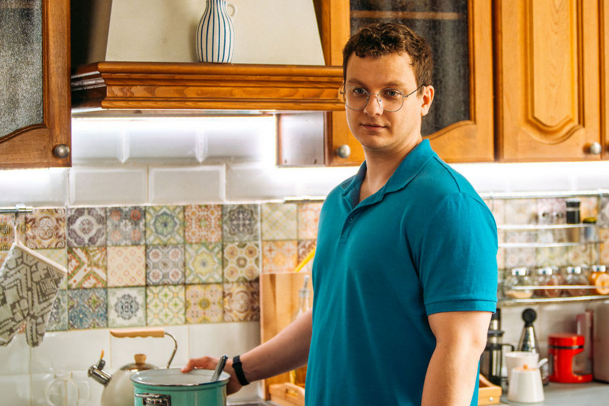 «Когда люблю – радую без повода»: актер Филипп Бледный о праздниках, премьере третьего сезона «Папиных дочек» и желаниях на Новый год