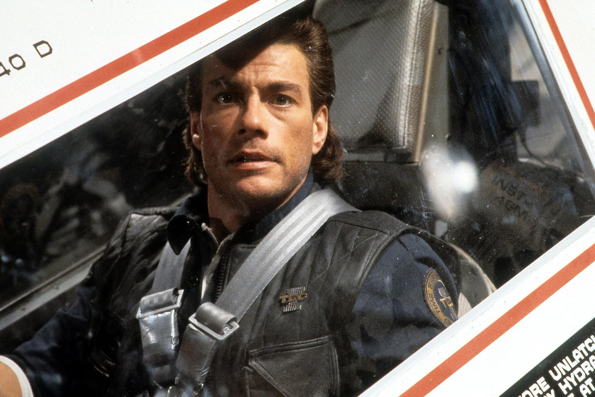 Посвятим четверг классическим боевикам: «Красная жара», «Стальные когти», «Черный орел» и «Патруль времени» на канале «Остросюжетное»