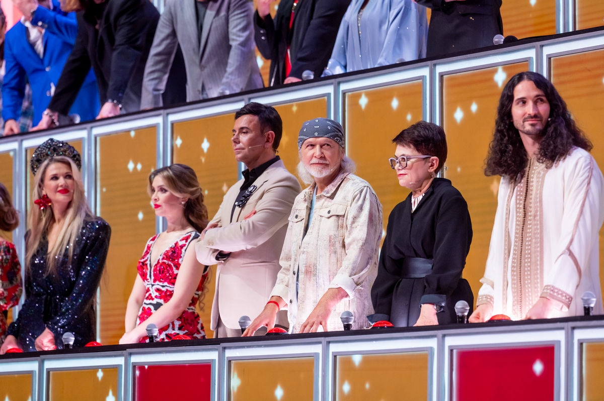 Кто поднимет сотню: смотрим финал второго сезона шоу «Ну-ка, все вместе! Хором!» на телеканале «Россия 1»