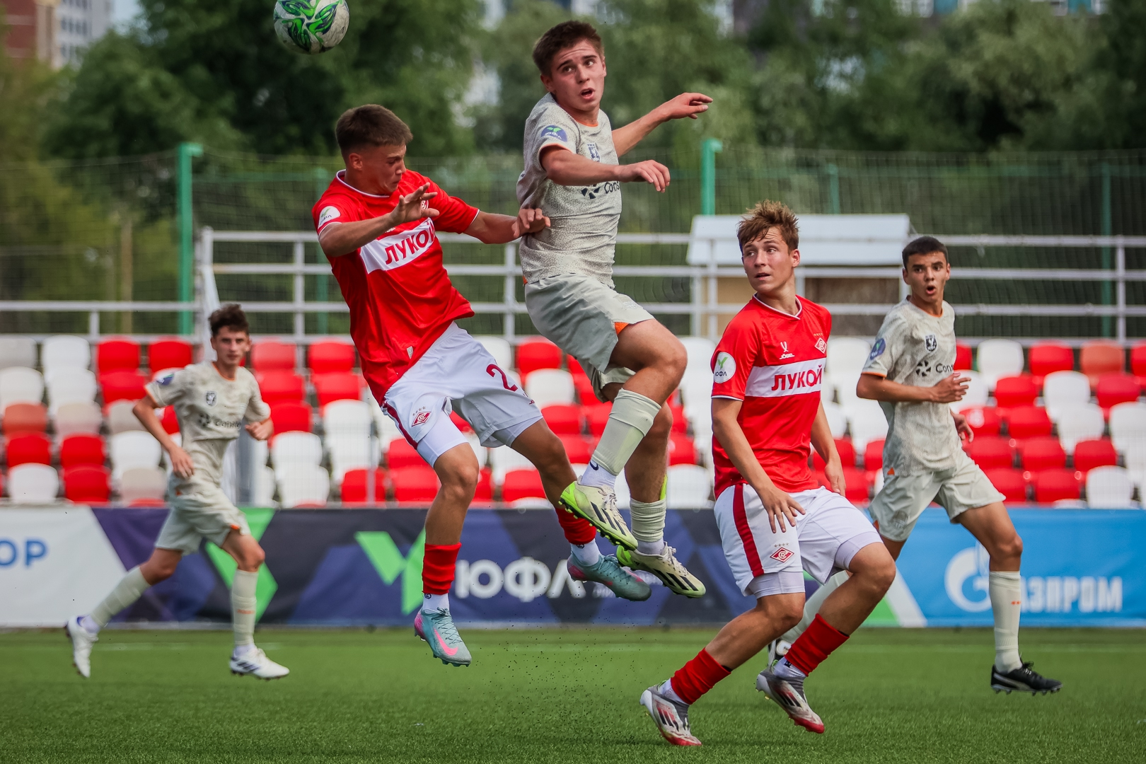 Гиганты бьются за золото: смотрим большие матчи «Краснодар» – «Спартак» и «Зенит» – «Чертаново» в 30-м туре ЮФЛ на каналах «Мяч» и «ТВ Спорт»