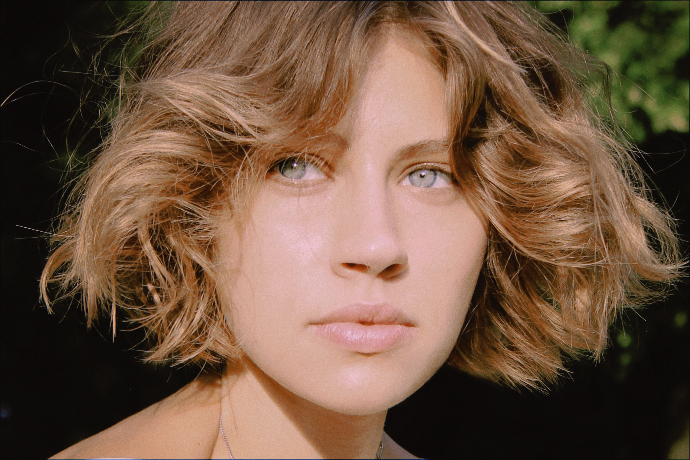 «Вот такой подросток»: актриса Юлия Ильина – о ИИ, эгоизме, себе и роли в сериале «Нейровася» на ТНТ