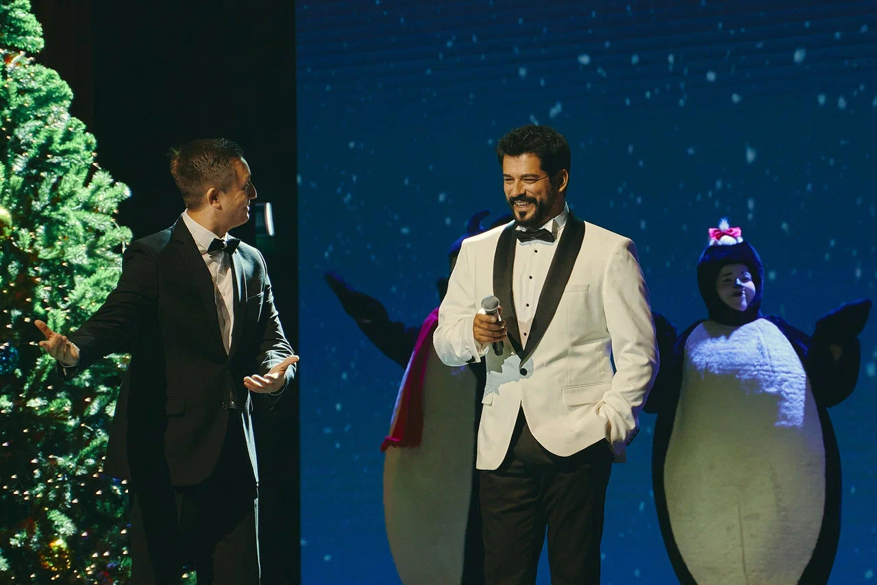 На Первом канале – премьера новой части комедии «Елки» с Бураком Озчивитом и Антоном Васильевым