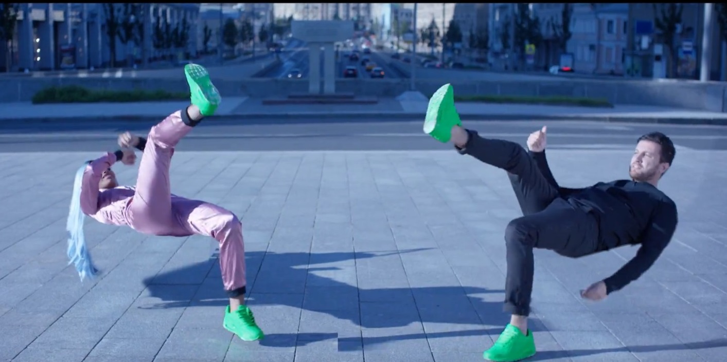 Двигаются в танце