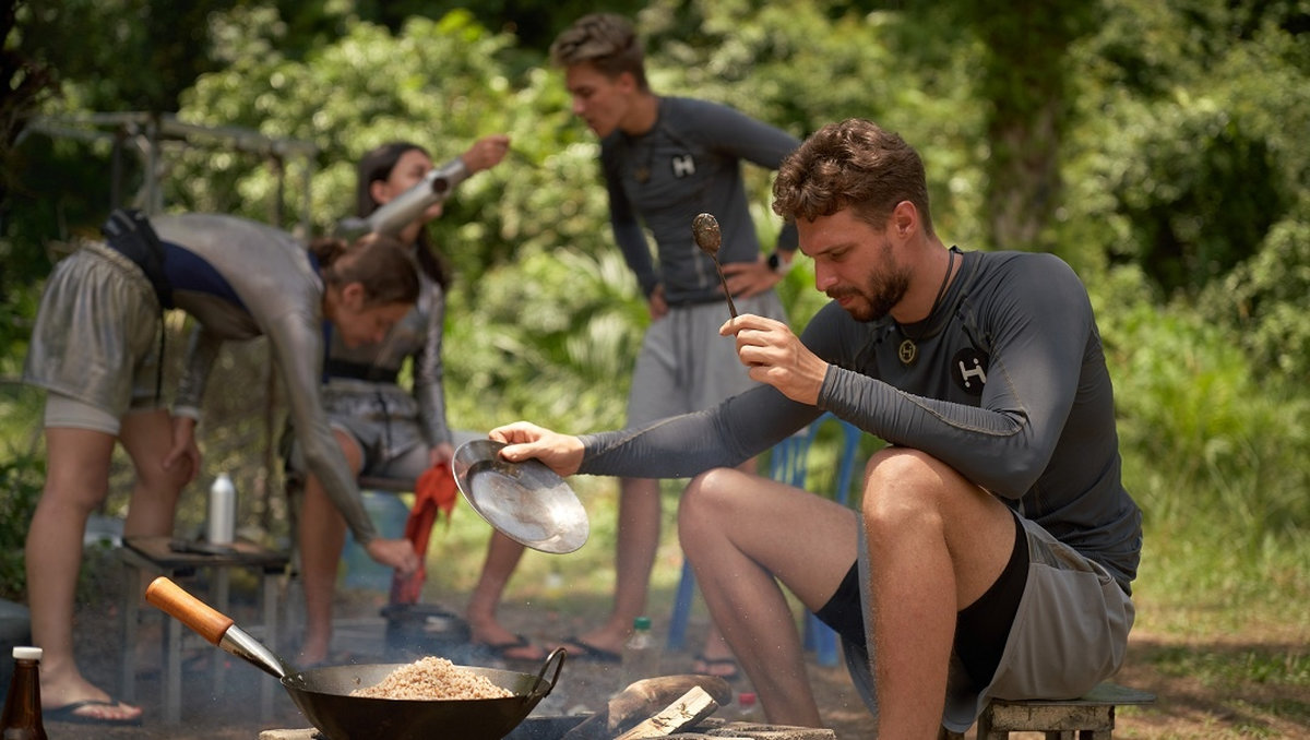 Признание в любви и поедание трупов: кто выбыл в полуфинале шоу «Выживалити. Наследники» на «Пятнице!»?