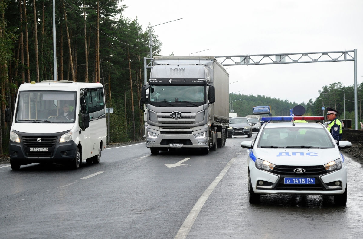 Аварии, драки, ямы и дикие водители: смотрим сериал «Дорога» об удивительных историях за рулем на канале «Криминальное»