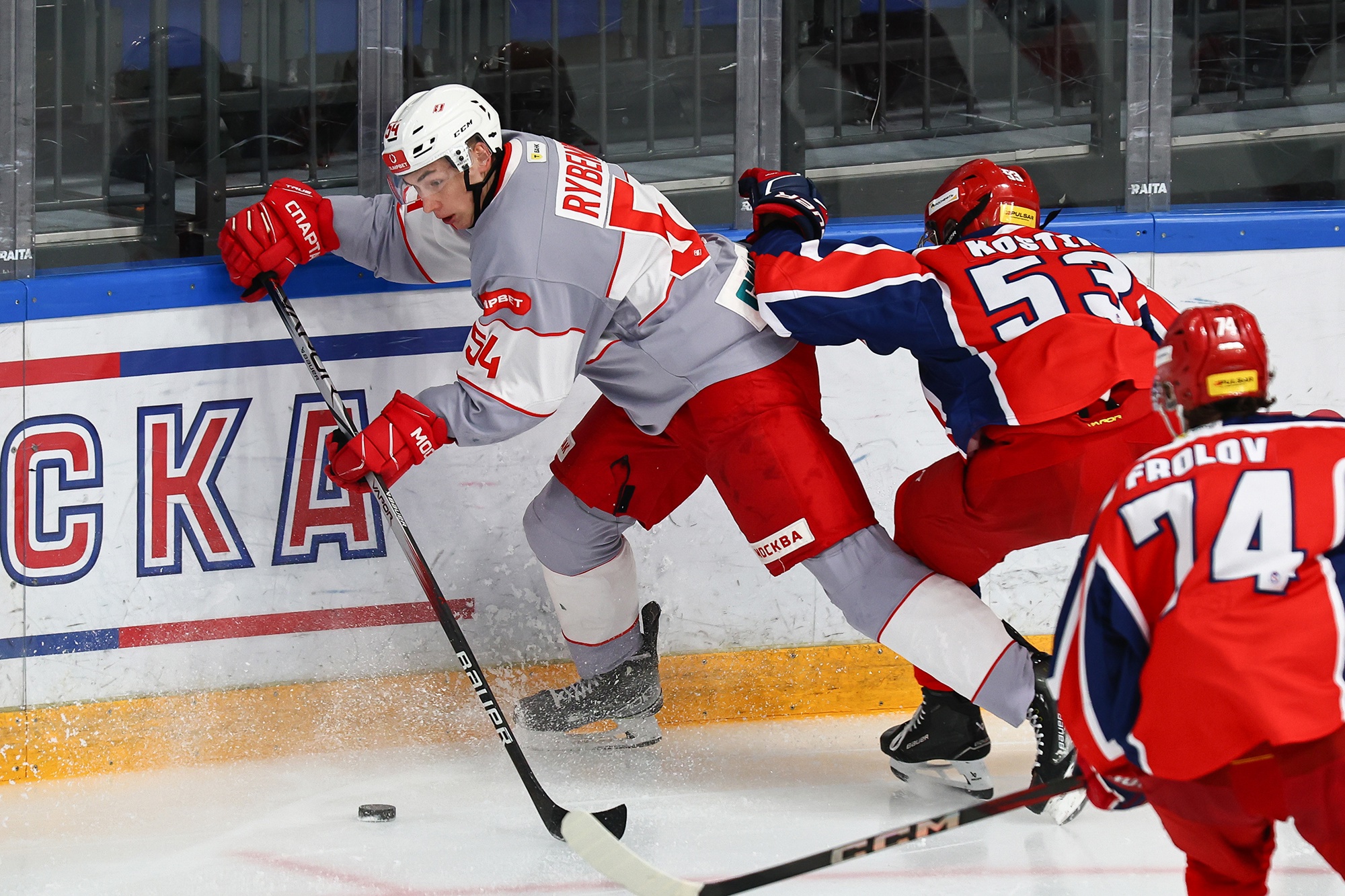 «Спартак» впереди, «армейцы» догоняют, «Медведи» против «Медведей»: трансляции матчей Молодежной хоккейной лиги на канале «Хоккей ТВ»