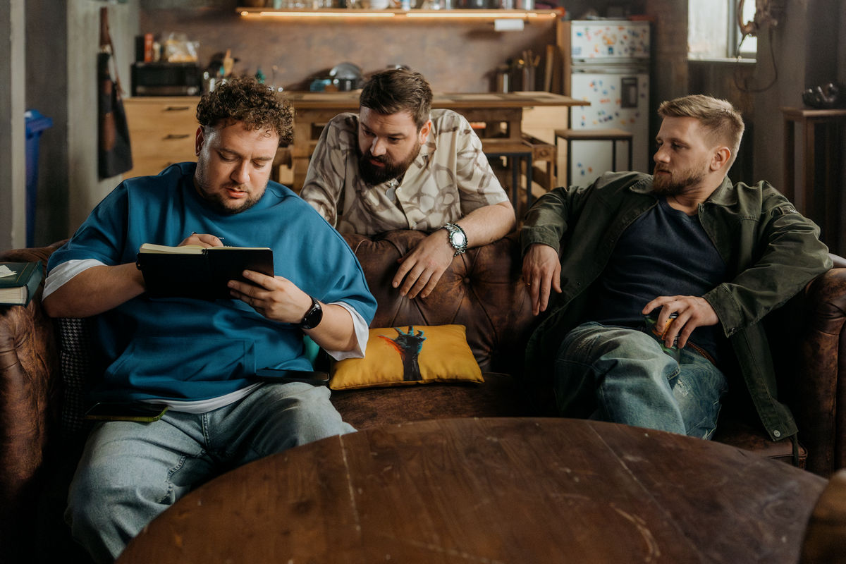 Есть ли жизнь после развода: ТНТ покажет комедию «Остаться друзьями» с Борисом Дергачевым и Анастасией Калашниковой