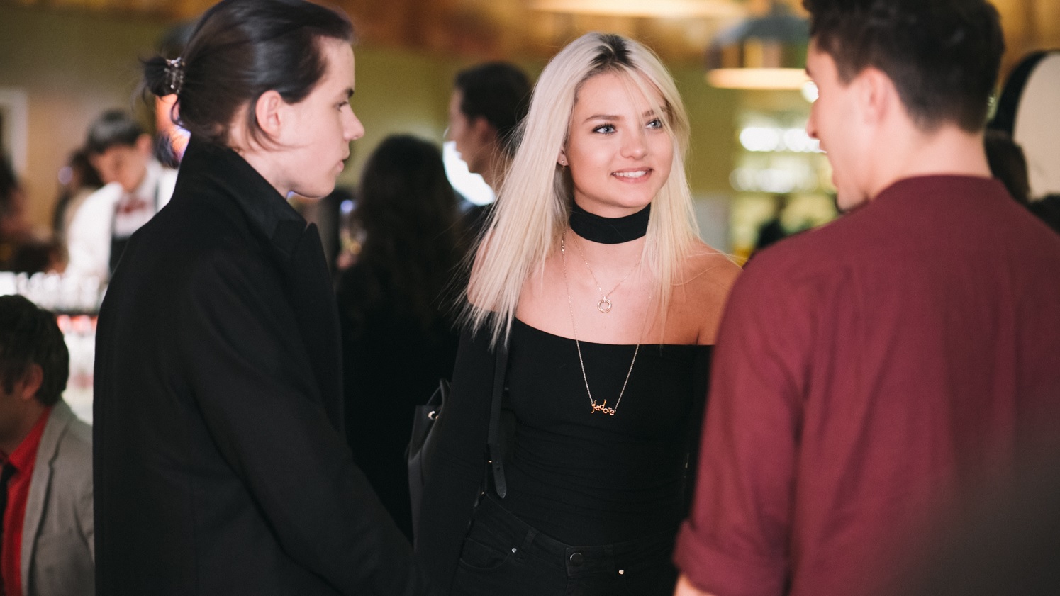 Женятся и разводятся