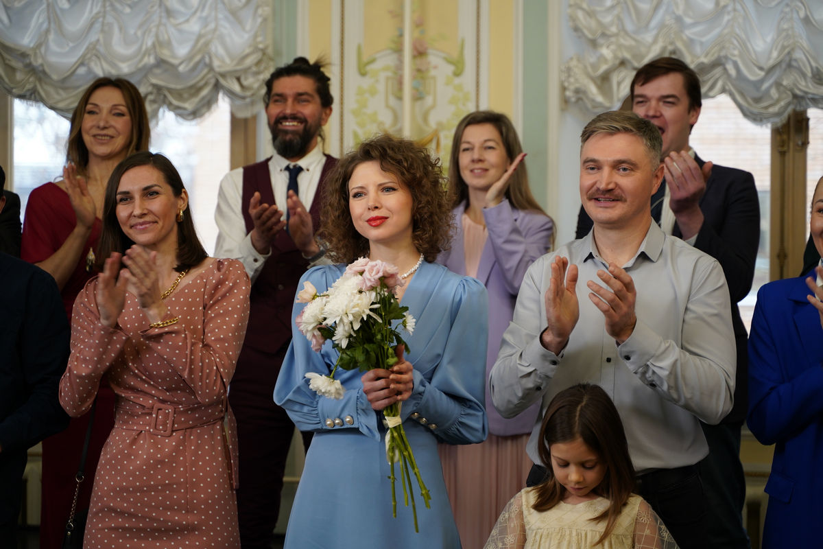 Неверный муж, перепутанные младенцы и цена совести: какие новые сериалы посмотреть на «Dомашнем» с 28 по 30 апреля