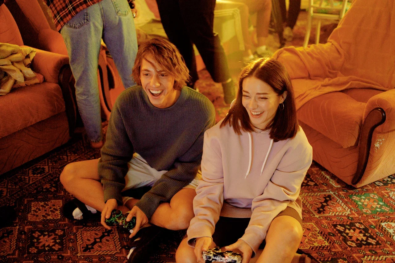 Важен ли возраст: ТНТ объявляет дату премьеры сериала «Макрон» с Алексеем Лукиным и Мариной Александровой