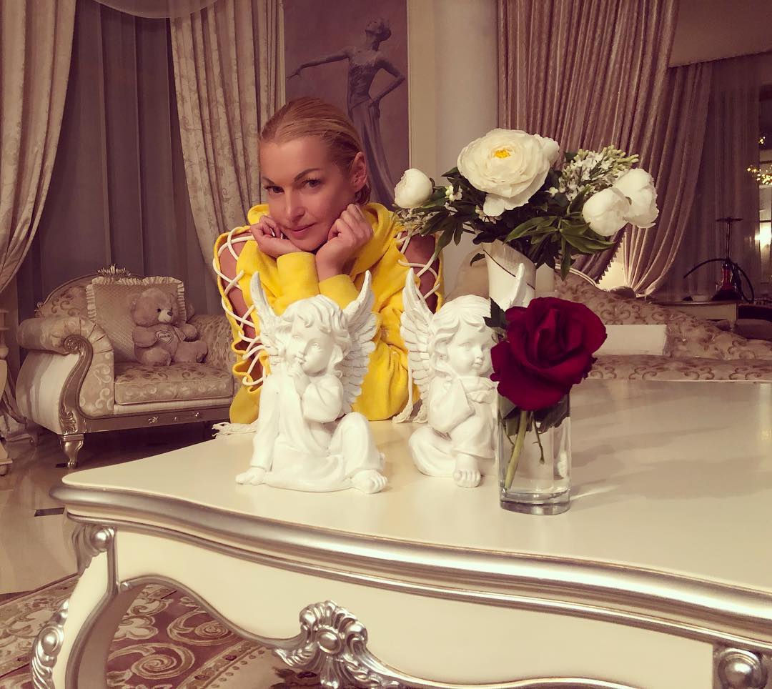 Привет, Андрей: Волочкова/Собчак 