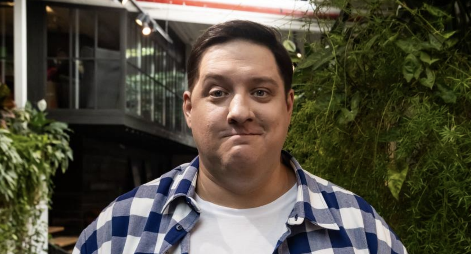 «Был частью семьи»: ТНТ посвятит премьеру сериала «Большой человек» Роману Попову