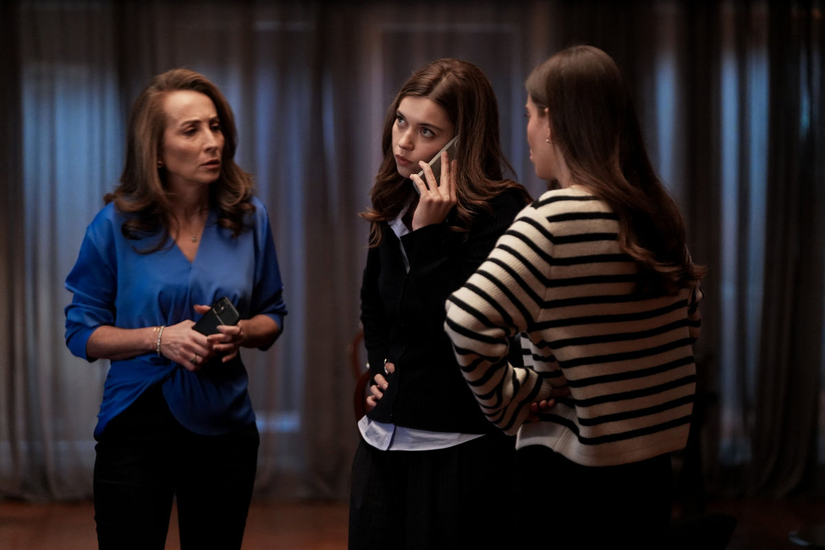 Корханы на грани банкротства и на пороге новой войны: что произойдет в 86-й серии турецкого сериала «Зимородок»