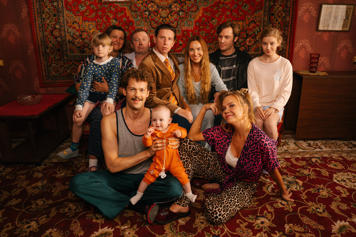 От создателей «Восьмидесятых»: на СТС стартует премьера комедийного сериала «Трешка»