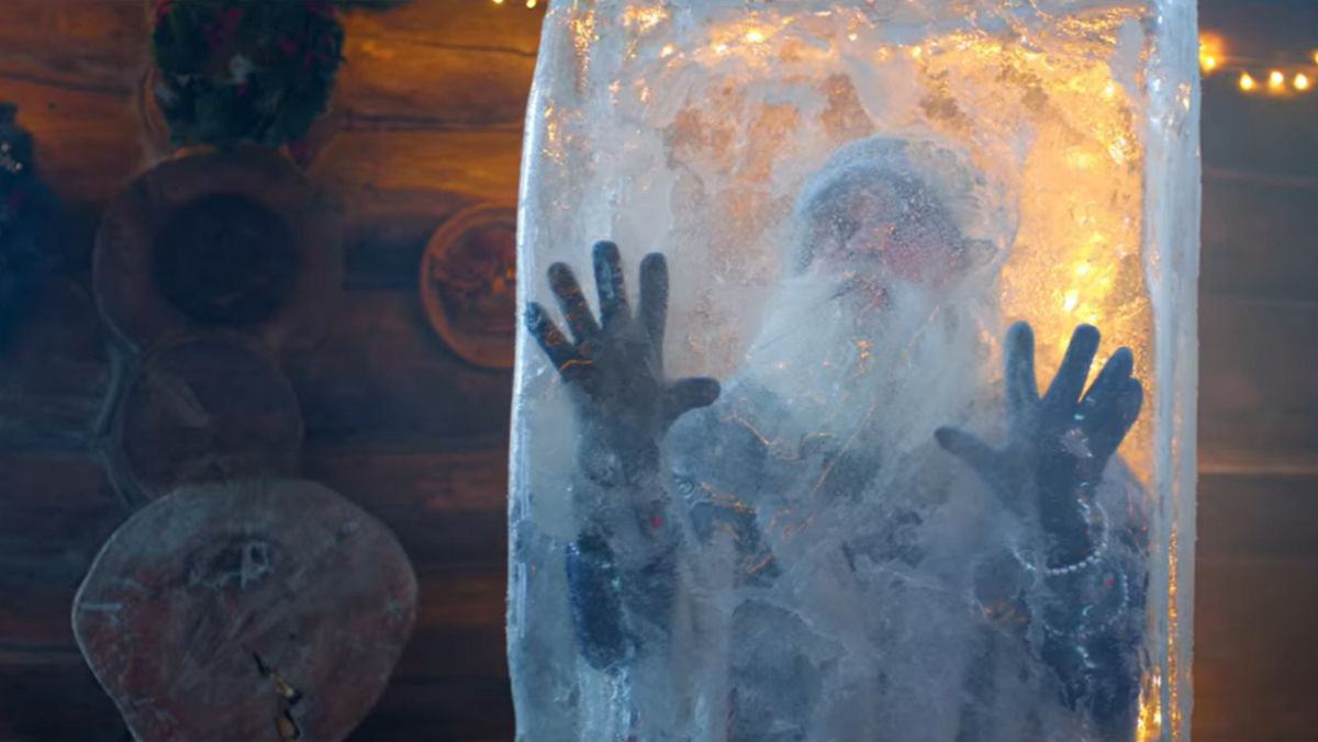 Сказочная суббота: впервые телеканал «Дом кино Премиум» покажет семейную комедию «Баба Яга спасает мир»