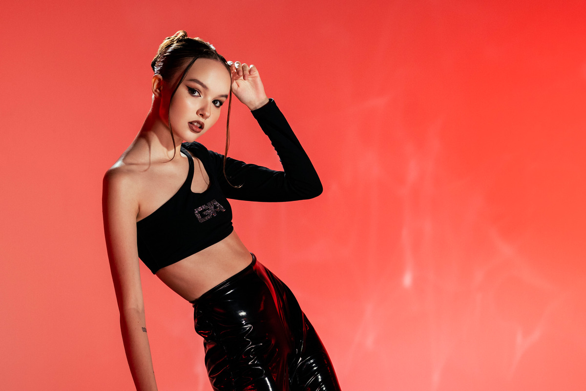 Когда земля уходит из-под ног: топ-5 фильмов про природные катаклизмы, по версии певицы и блогера Арины Даниловой