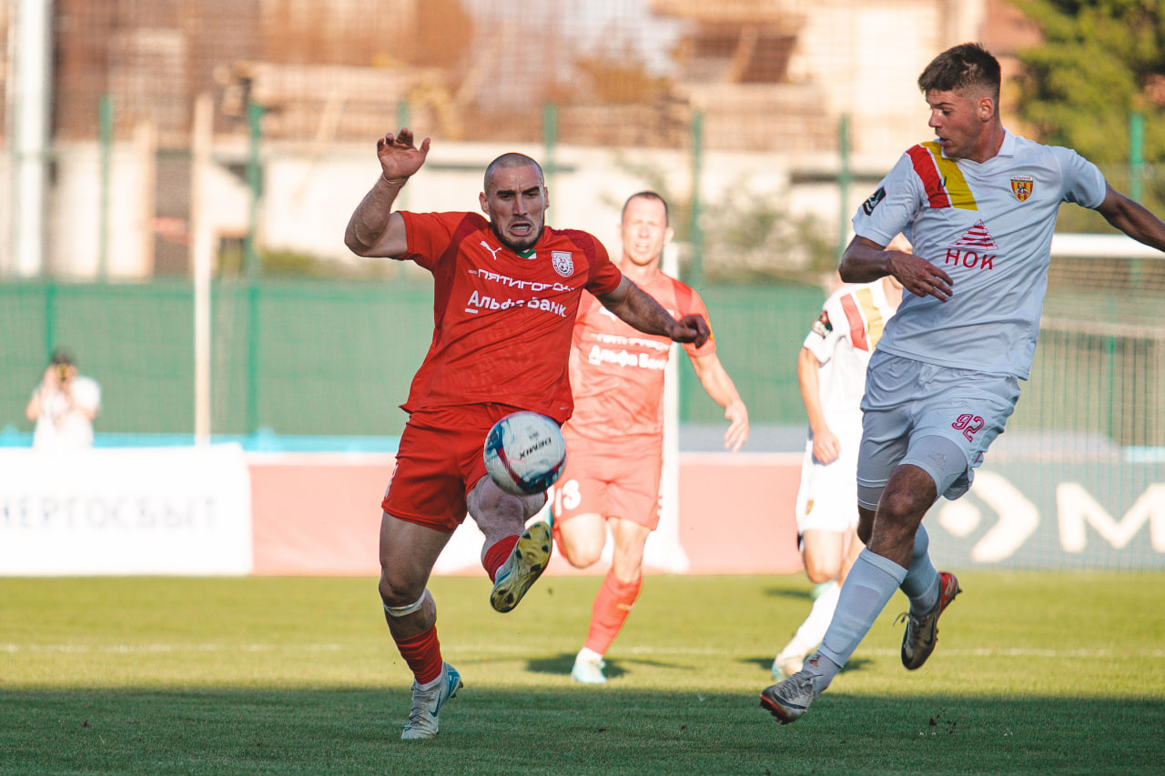 Битвы в Крыму и Подольске: не пропустите матчи «Севастополь» – «Нарт» и «Велес» – «Машук-КМВ» на канале «Мяч»