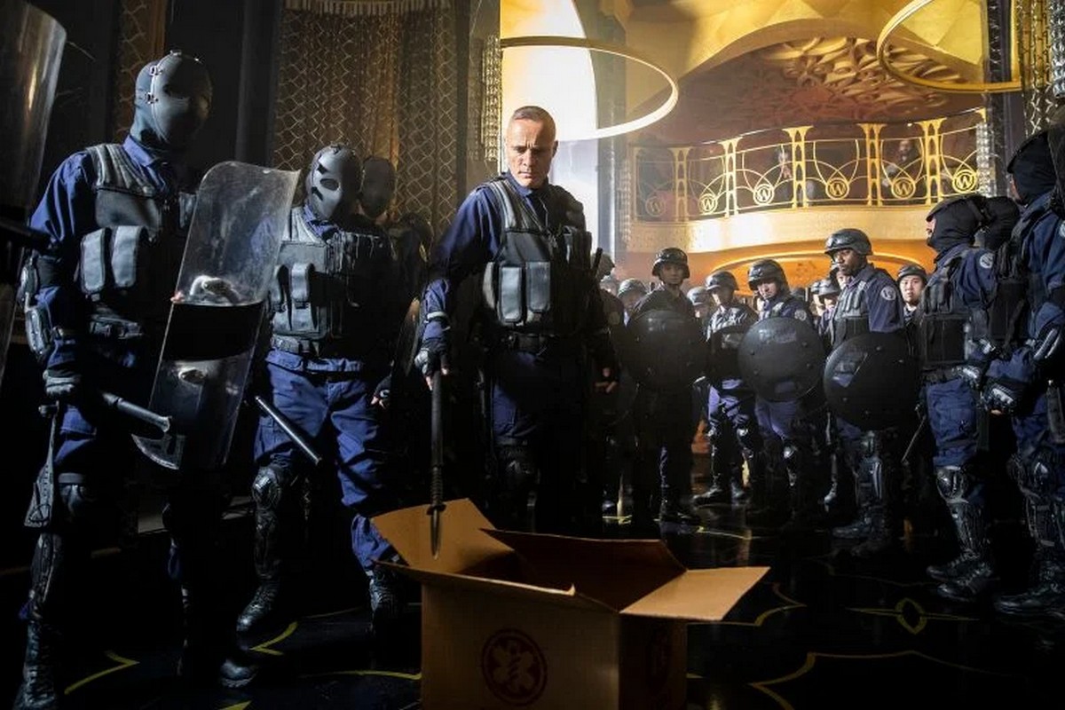 Переворот в последнем поезде на земле: боевой триллер «Сквозь снег» показывает нам апокалипсис, оставивший в живых лишь пассажиров железнодорожного мобильного государства