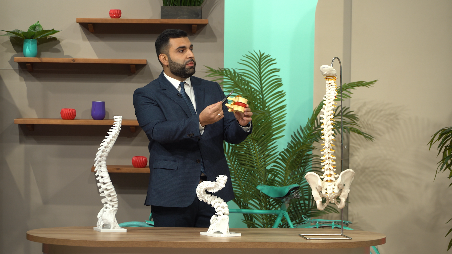 Как помочь своей спине: Пятый канал покажет премьерный выпуск программы «Ваше здоровье!»