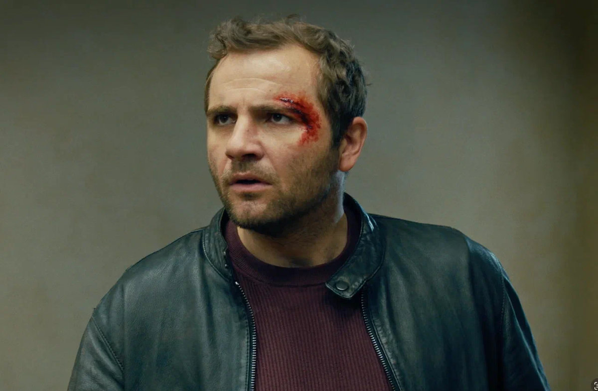 Пришелец, самозванец и любитель марок: самые знаковые роли Максима Стоянова