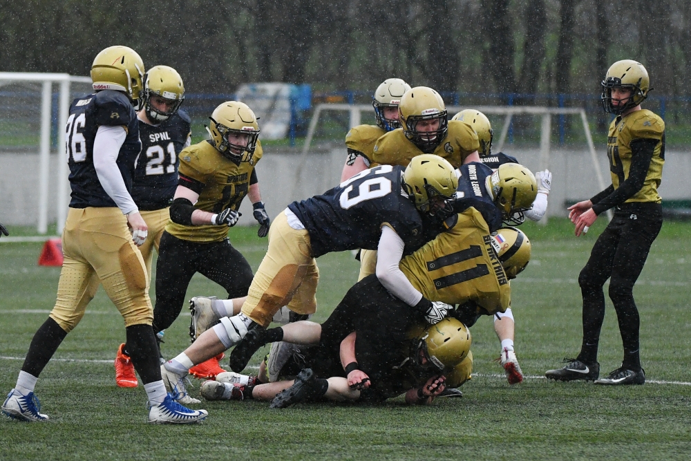 «Спартак» против Петербурга: смотрим суперлигу по американскому футболу в Триколоре