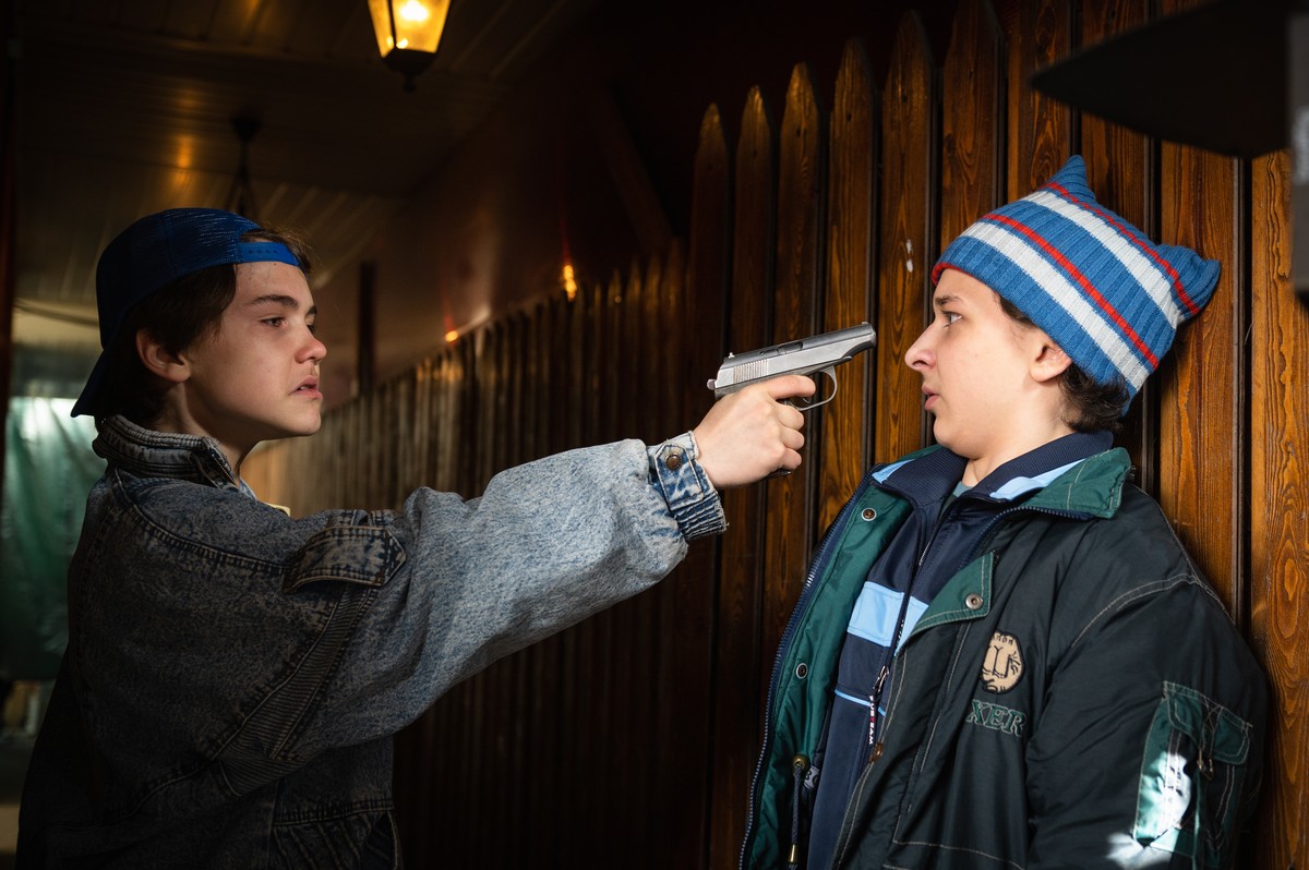 История о дружбе, чести и ответственности: телеканал НТВ завершил работу над детективной драмой «Пальцы»