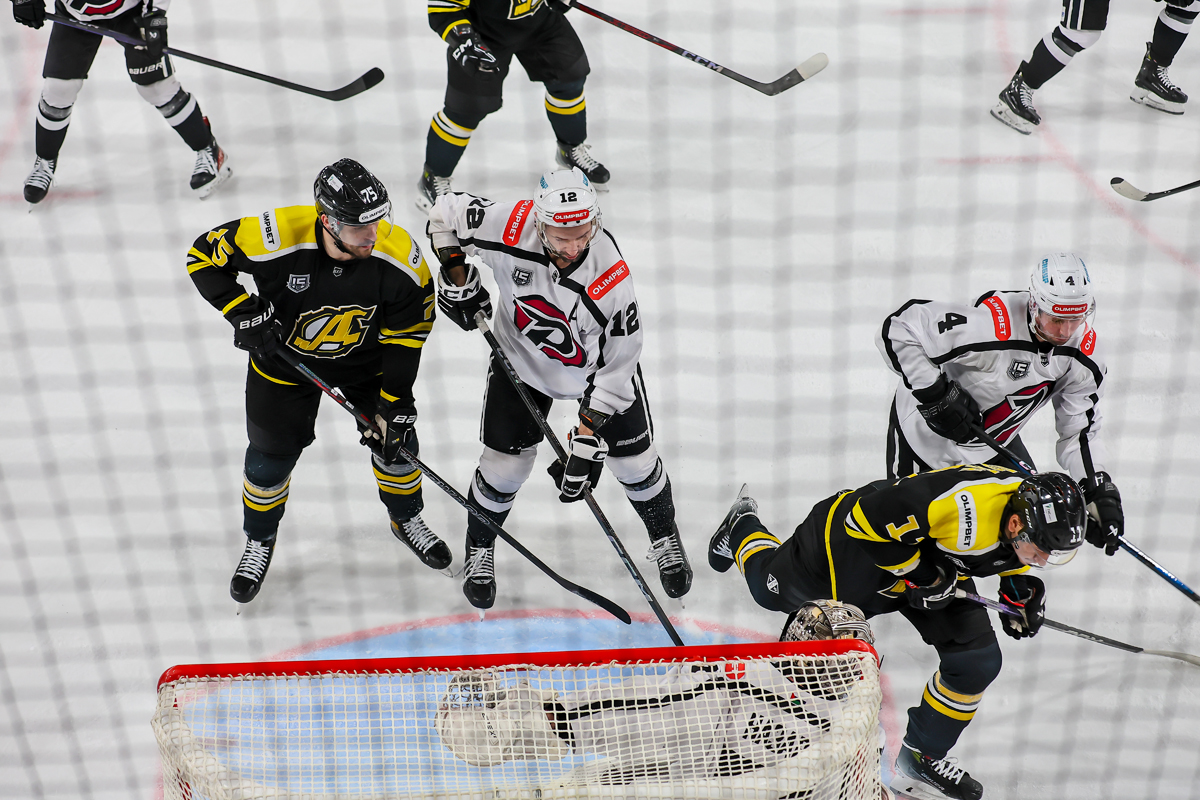 Супербитва «Металлург» – «Химик», турне дубля ЦСКА, матчи в Сибири и Татарстане: смотрим игры Всероссийской хоккейной лиги на канале «Хоккей ТВ»