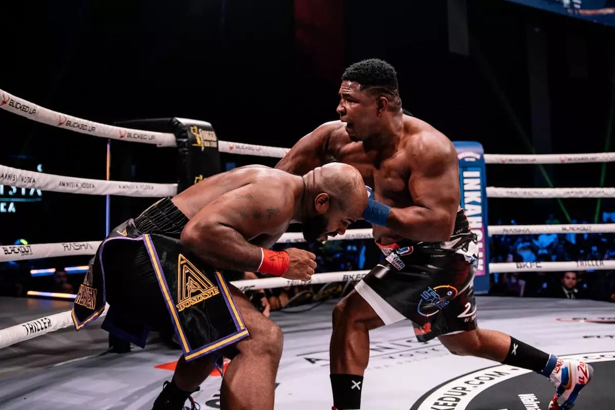 Чемпионская битва Стюарт – Гаффи, женский бой Родригес – Кэннон, схватка больших Пердомо и Коултера: Bare Knuckle FC на голых кулаках на канале «МАТЧ!»