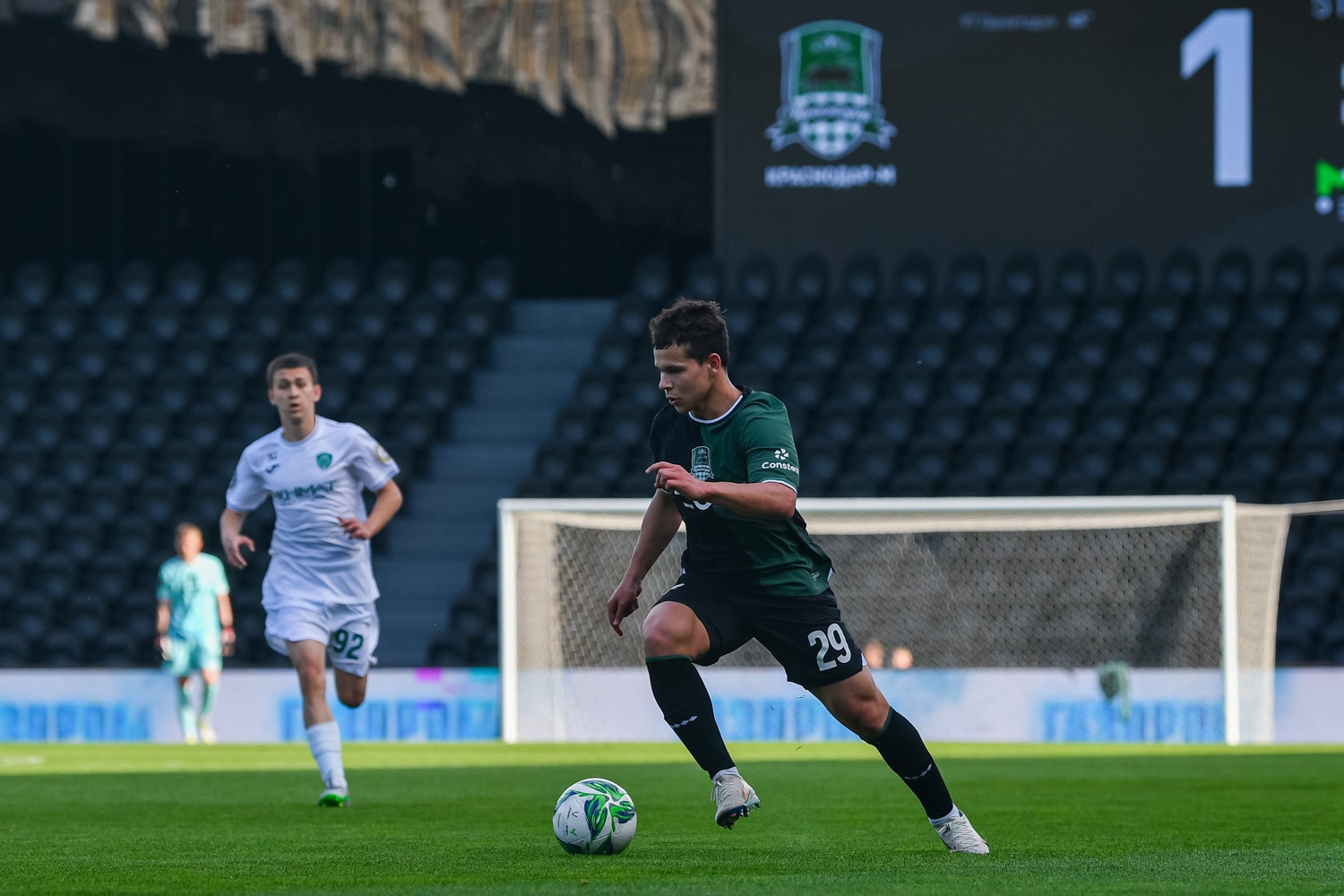 «Ростов» – «Спартак», «Факел» – «Зенит», «Ахмат» – «Краснодар» и другие игры 25-го тура МФЛ на каналах «Мяч», «ТВ Спорт» и «Триколор Спорт»