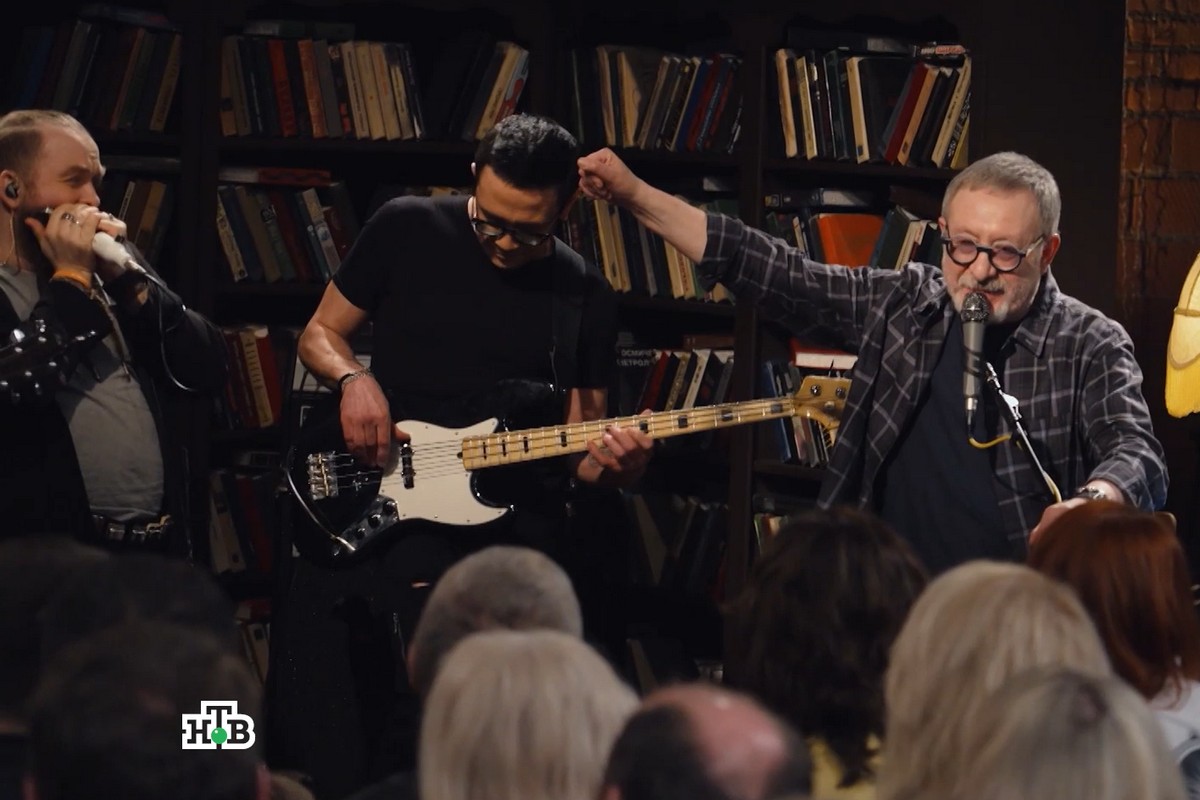 «Юность в сапогах» и «Кто такая Элис?»: группа «Конец фильма» выступит на «Квартирнике НТВ у Маргулиса»