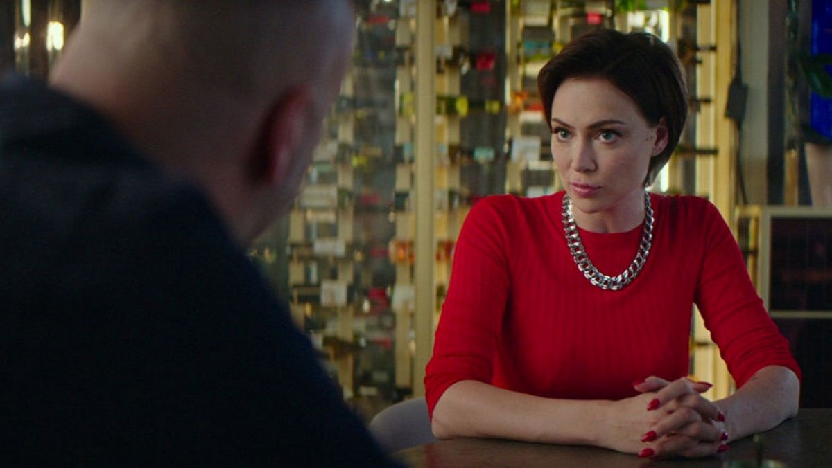 Любовь и искусственный интеллект: смотрите премьеру комедии «Умная Маша» на канале «Дом кино»