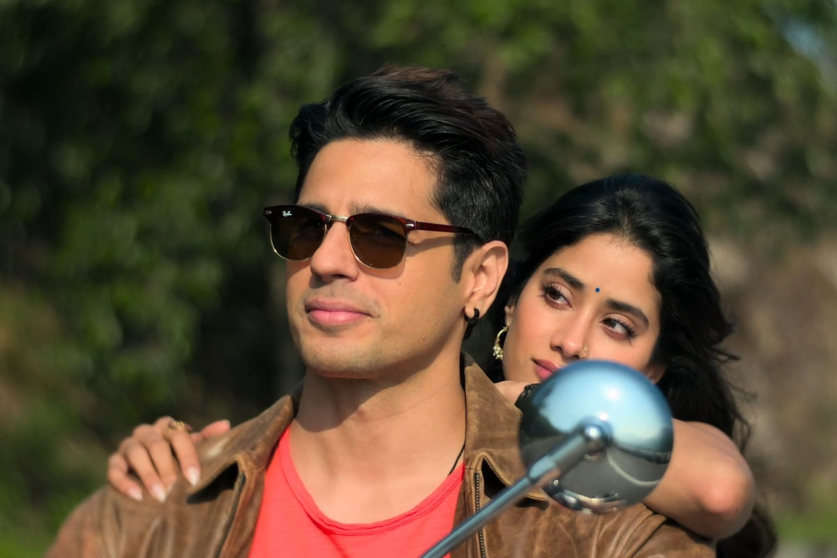 В российский прокат выходит индийская мелодрама «Парам и Сундари» о любви северного богача и хрупкой красотки с юга