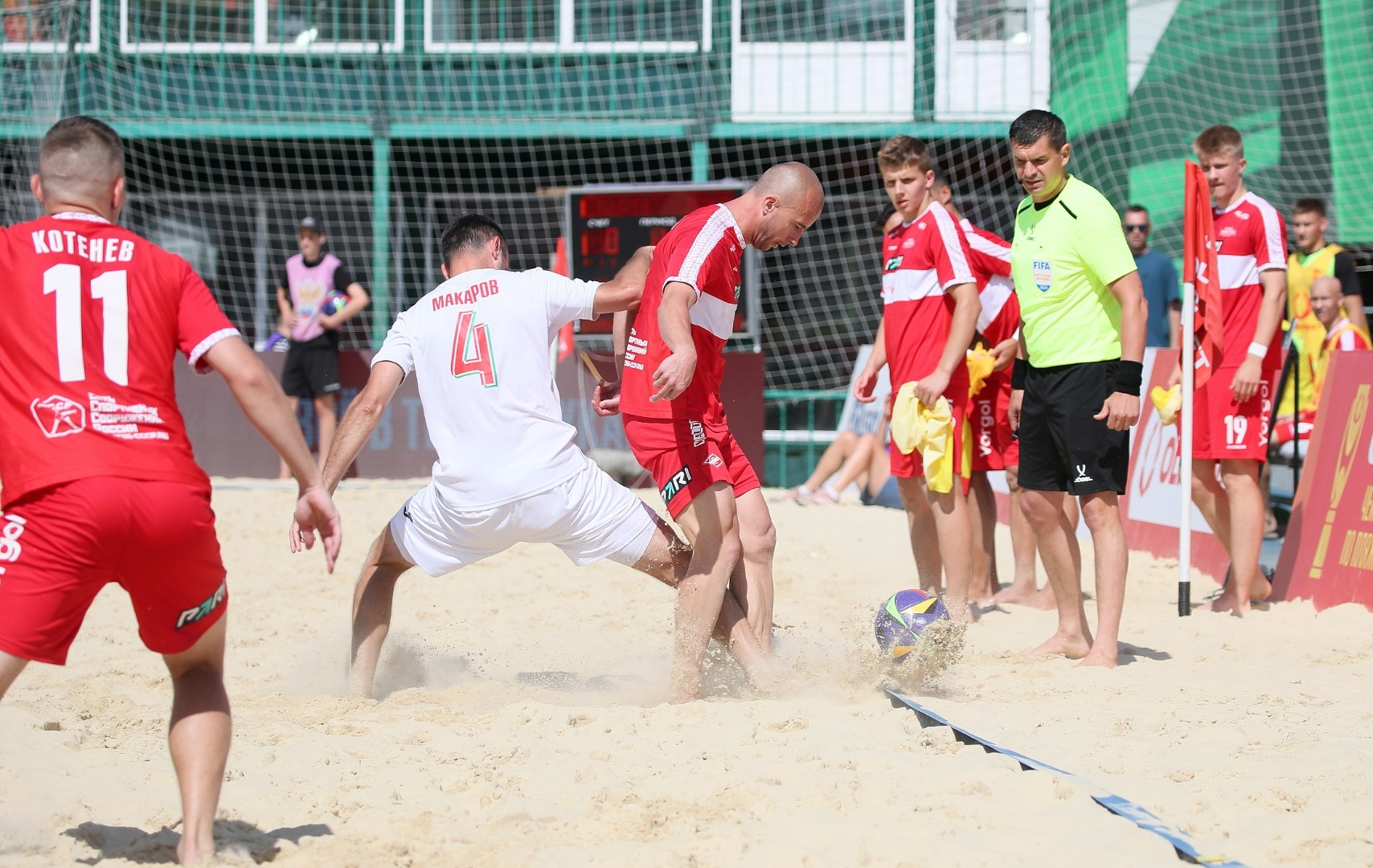 «Локо» и «Кристалл» идут к финалу, «Спартак» и «Саратов» стоят на пути: смотрим финал чемпионата России по пляжному футболу на телеканале «МАТЧ!»
