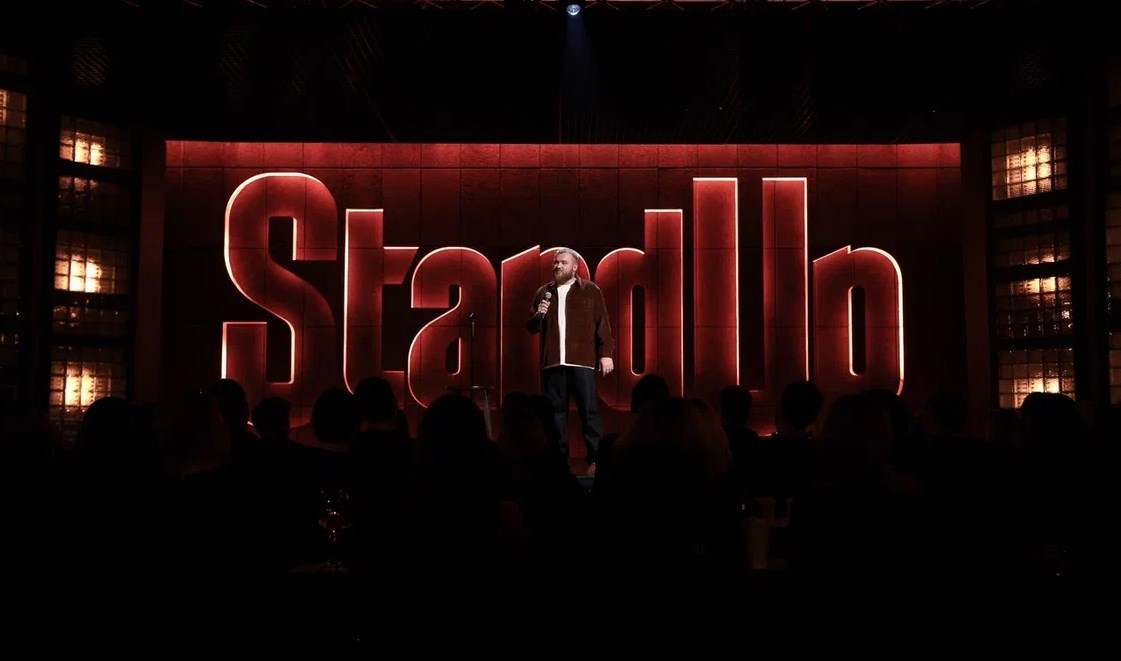 Алексей Щербаков в роли ведущего: смотрите новые выпуски шоу «Stand Up на ТНТ»