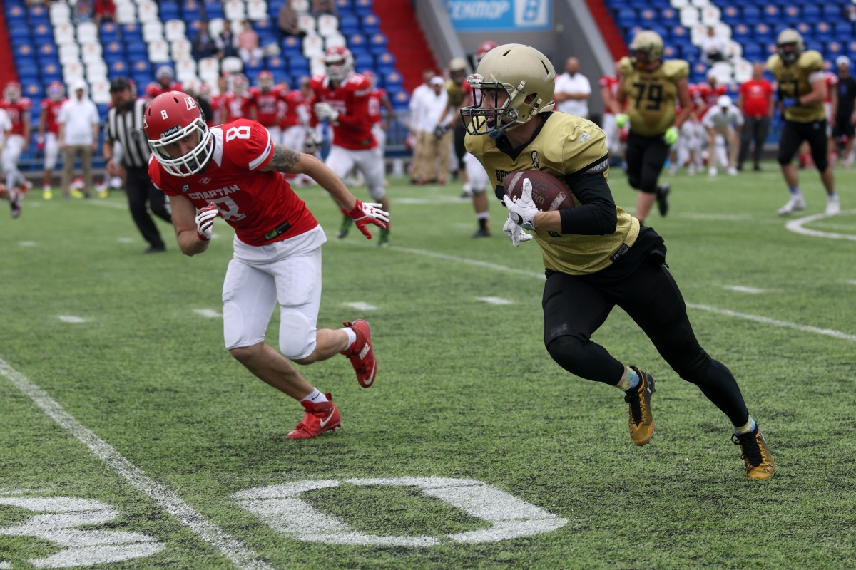 Смотрим топ-матч чемпионата России по американскому футболу «Капитал Шаркс» – «Спартанцы» и дерби «Спартаков» на канале «Мяч»